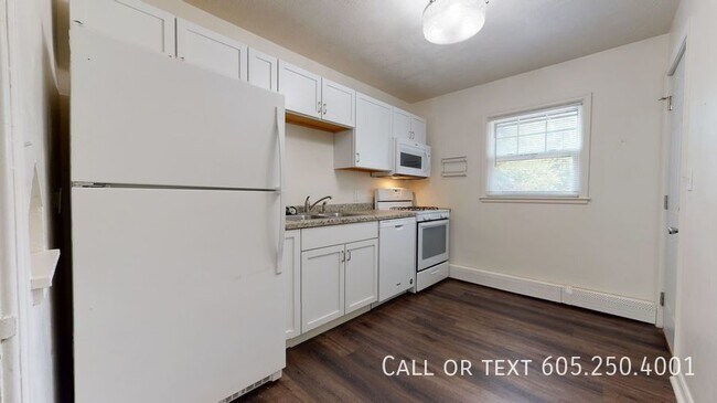 Foto del edificio - Spacious 2 Bed 1 Bath Apartment Near Downt...