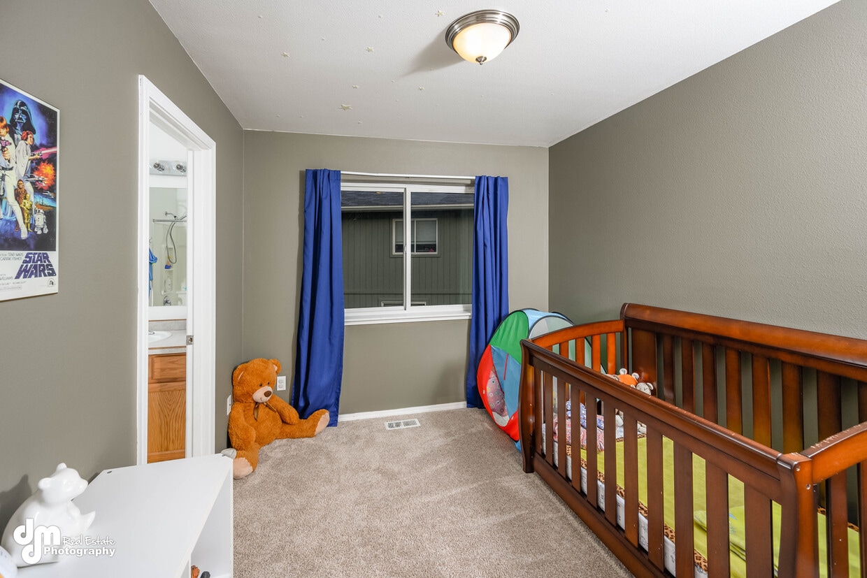 Primary Photo - 895 E Susitna Dr