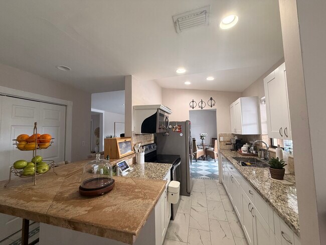 Building Photo - 5815 SW 144th Circle Pl