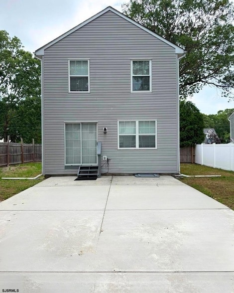 Building Photo - 419 S Yam Ave