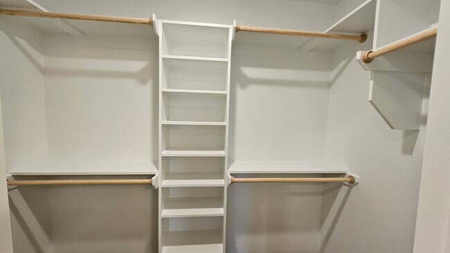 Building Photo - 516 Sweet Pea Ln
