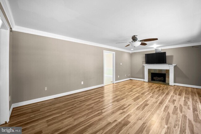 Building Photo - 12340 Shadetree Ln