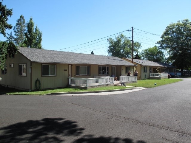 Primary Photo - 1319 W Stewart Ave