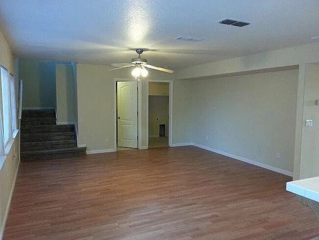 Building Photo - 10826 Peony Pl Dr