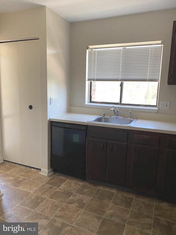 Foto del edificio - 15702 Dorset Rd