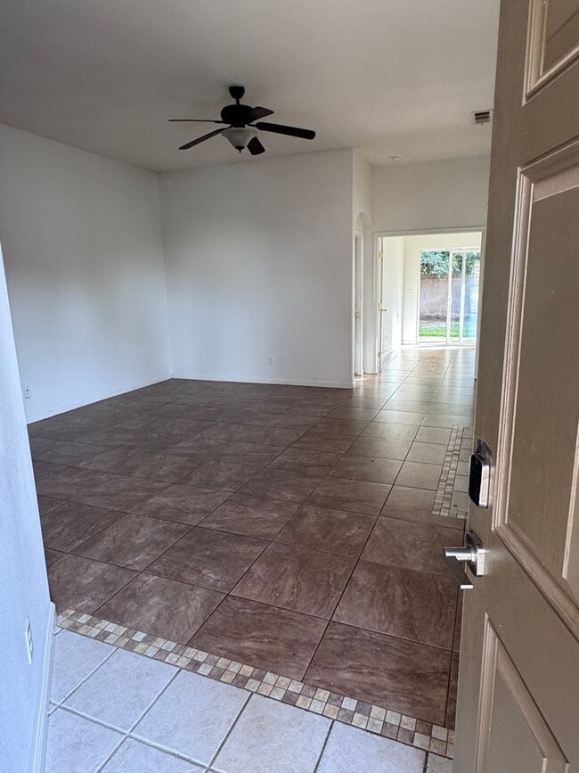 Foto del edificio - 1828 N Auburn Ct