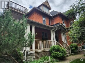 Building Photo - 450-450 MacLaren St