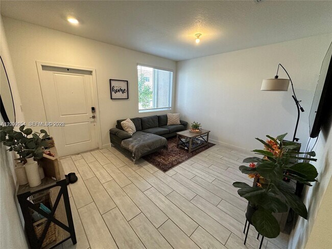 Foto del edificio - 1030 SE 23rd Terrace