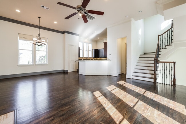 Building Photo - 2207 Hilshire Glen Ct