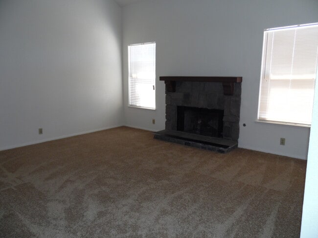 Building Photo - East - Townhome located in Gated Community