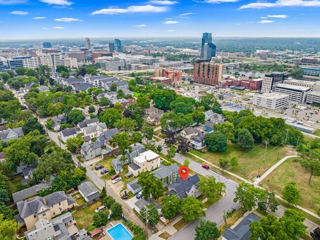 Foto del edificio - 748 Fairview Ave NE
