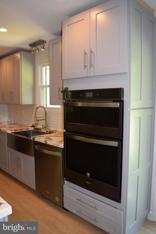 Foto del edificio - 999 Sunnyside Rd