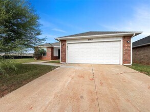 Building Photo - 2717 Sugar Pne Dr