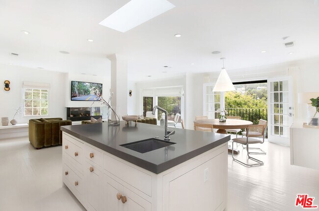 Foto del edificio - 5866 Spring Oak Dr