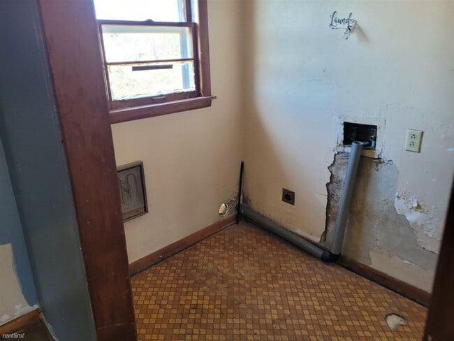 Building Photo - 3 br, 1 bath House - 13348 U.S. 231