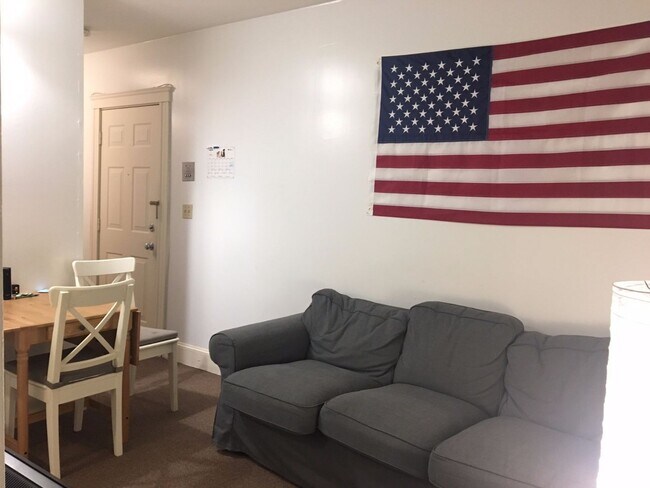 Foto del edificio - Nicely located affordable 3 bed near Kenmore Square for 9/1!