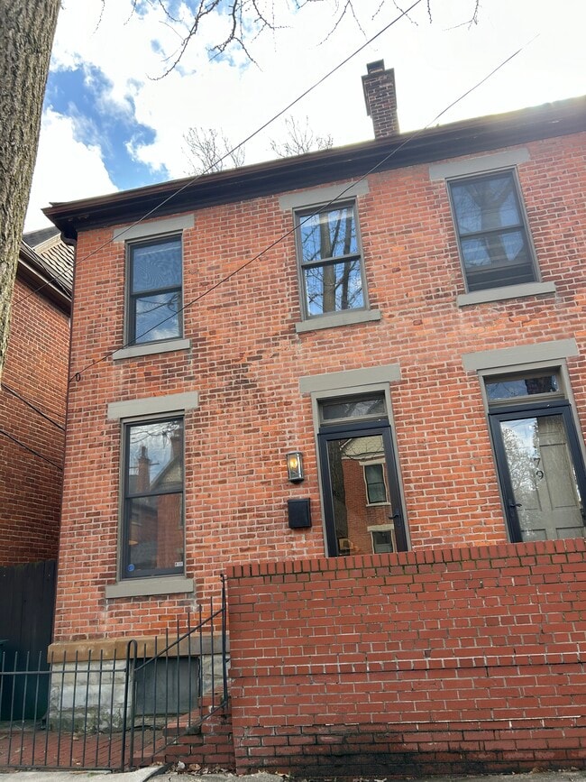 Entrance - 181 E Kossuth St