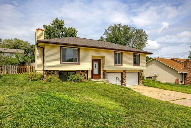 Photo - Updated & Spacious 3 Bedroom in Millard Sc... House