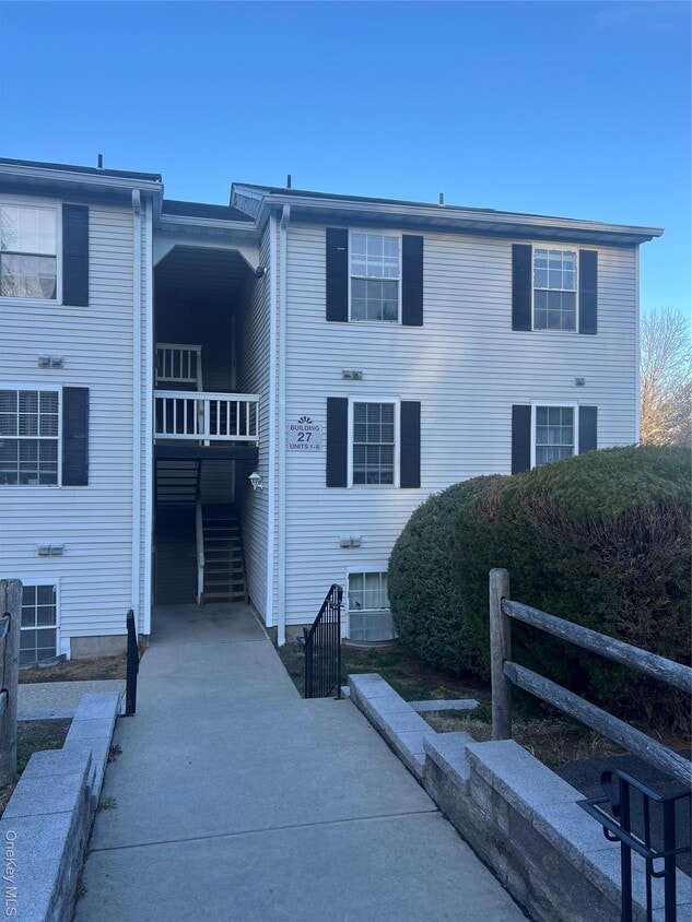 Primary Photo - 27 Lexington Hills Rd