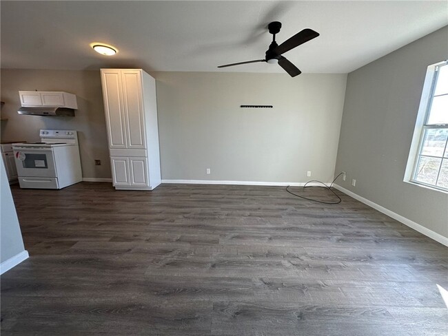 Foto del edificio - 3152 Meadow Ln