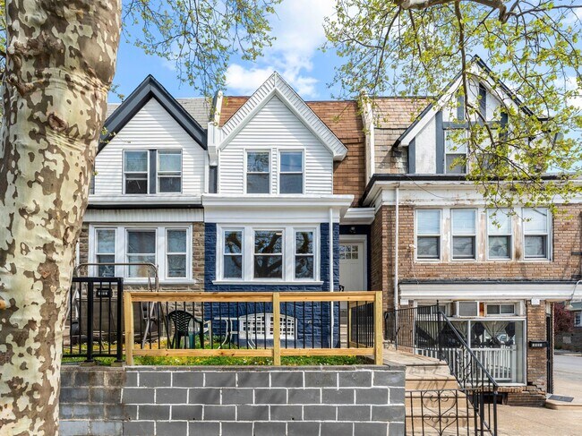 Building Photo - 1901A 72nd Ave