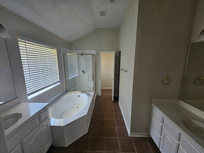 Building Photo - 3703 Blossom Dr