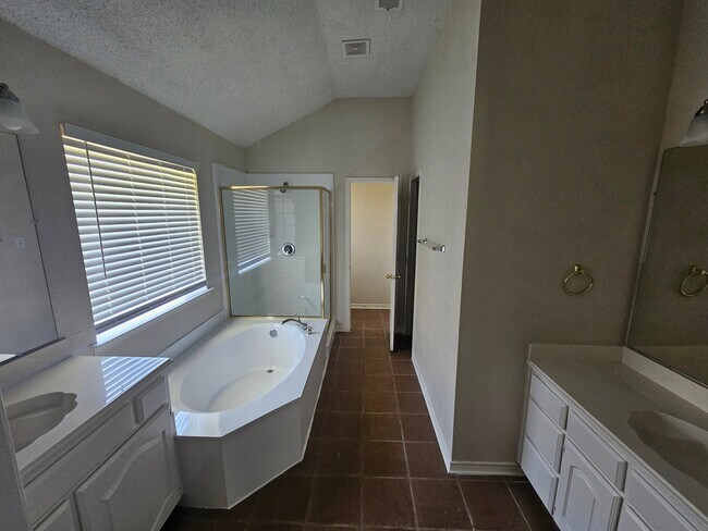 Foto del edificio - 3703 Blossom Dr