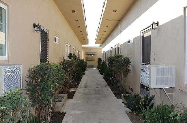 Building Photo - 400 E Imperial Hwy