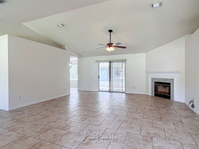 Building Photo - 2511 Southern Oaks Dr
