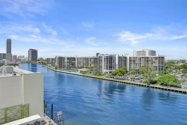 Foto del edificio - 3000 S Ocean Dr