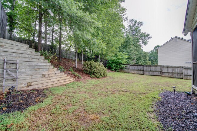 Foto del edificio - Spacious 4 BR, 2 BA Home On Quiet Cul de Sac, Private Fenced Backyard, Community Pool