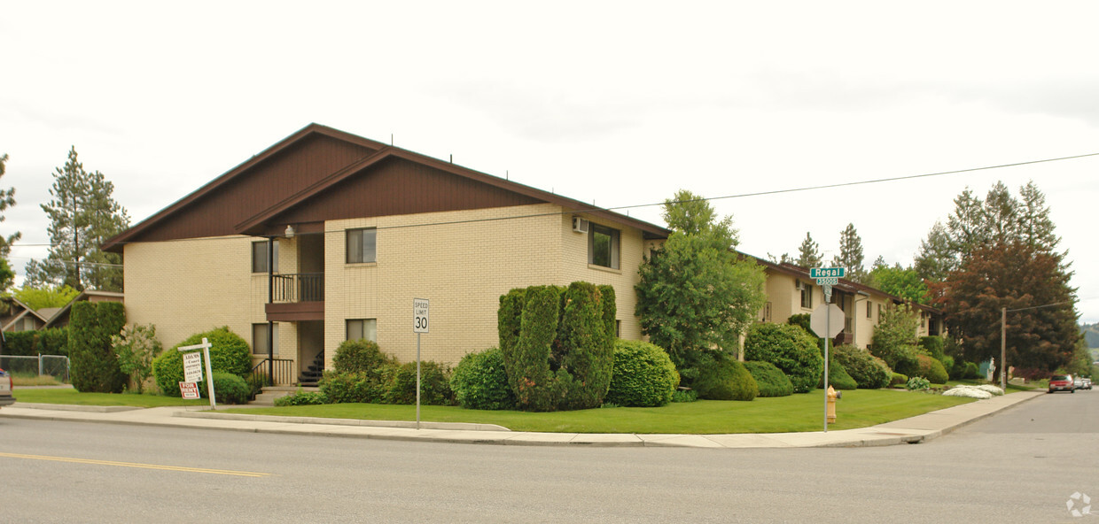 Primary Photo - Adams Court Apartments