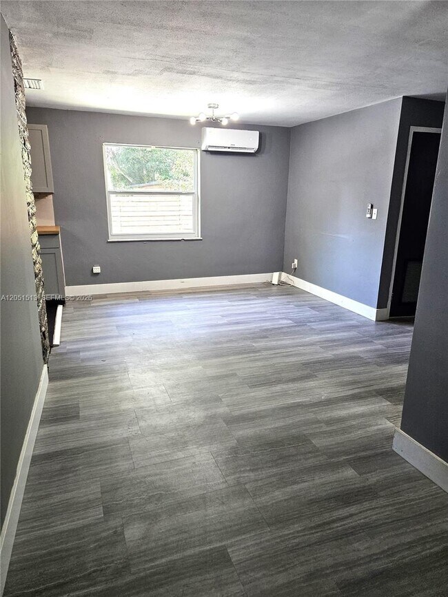 Foto del edificio - 5627 SW 26th St