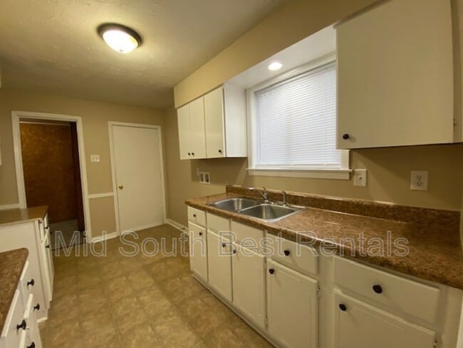 Building Photo - 2218 Pamela Dr