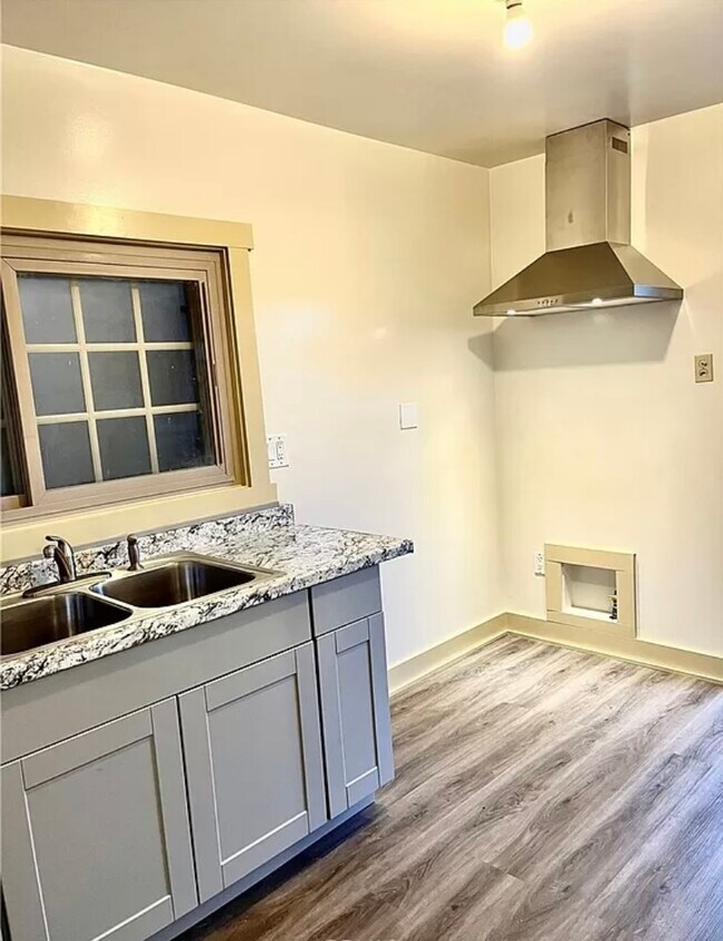 Foto del edificio - 4035 W 104th St