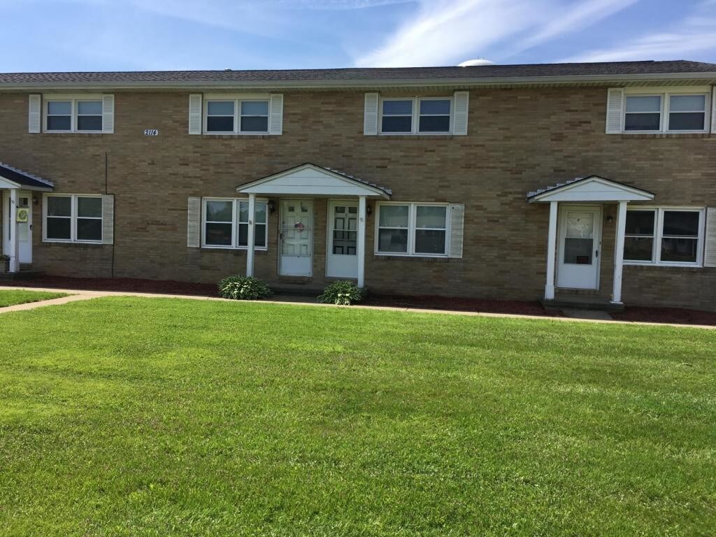 2114 Kenyon St Townhouse for Rent in Louisville, OH