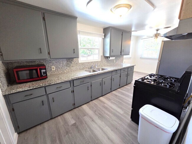 Foto del edificio - Updated 2 Bedroom 1 Bath Home