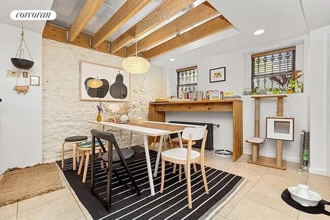 Foto del edificio - 469 Evergreen Ave