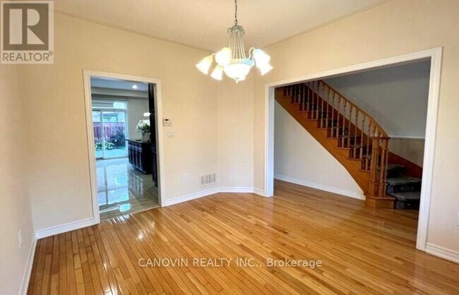 Building Photo - 17 Waldron Crescent