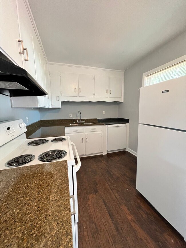 Building Photo - 2711 Heatter Ave