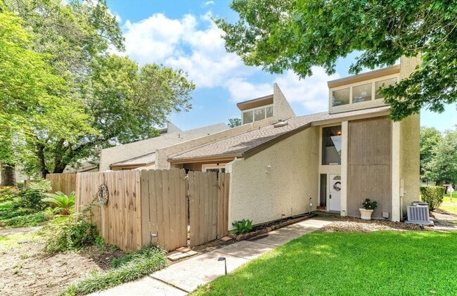 Building Photo - 12243 Glenview Dr