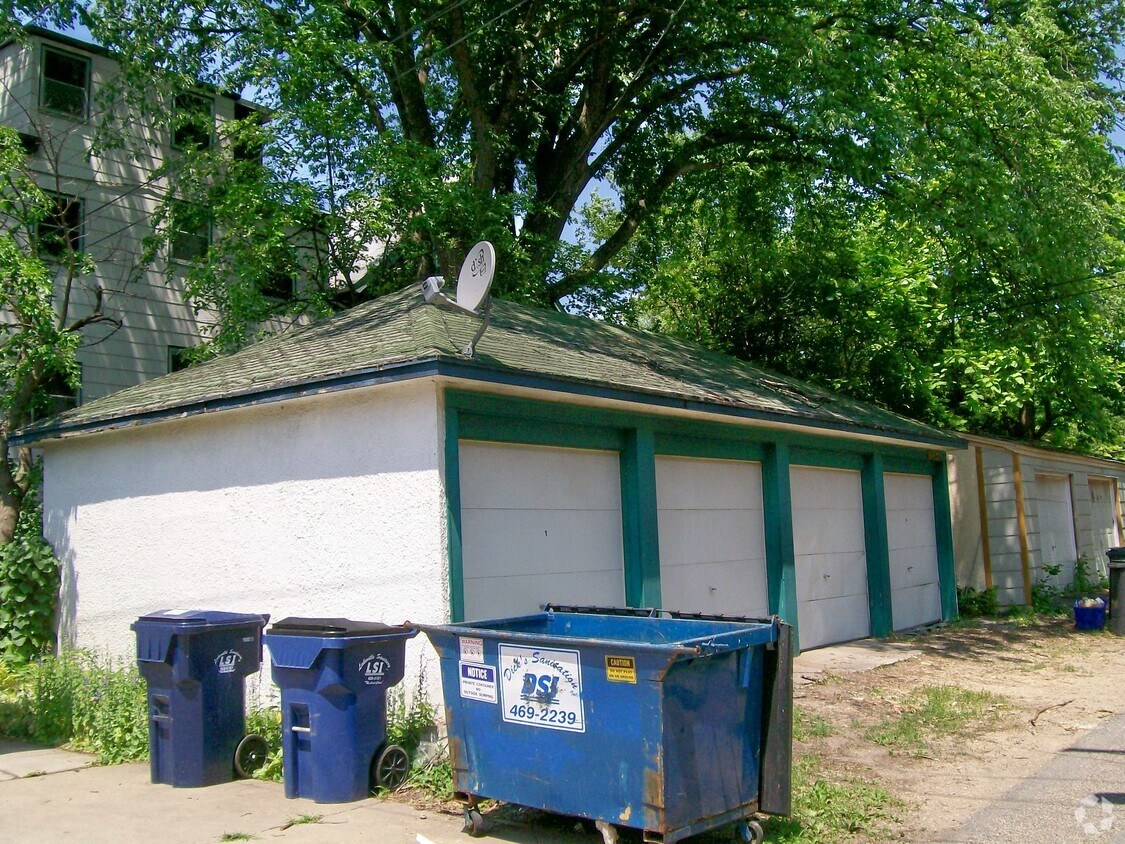 - 3209 S Hennepin Ave