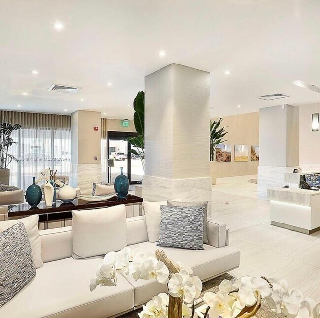 Building Photo - 2301 S Ocean Dr