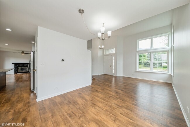 Foto del edificio - 1352 Vernon Ln