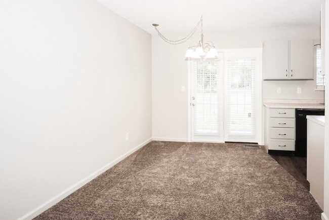 Foto del edificio - 7428 Sharzad Pl