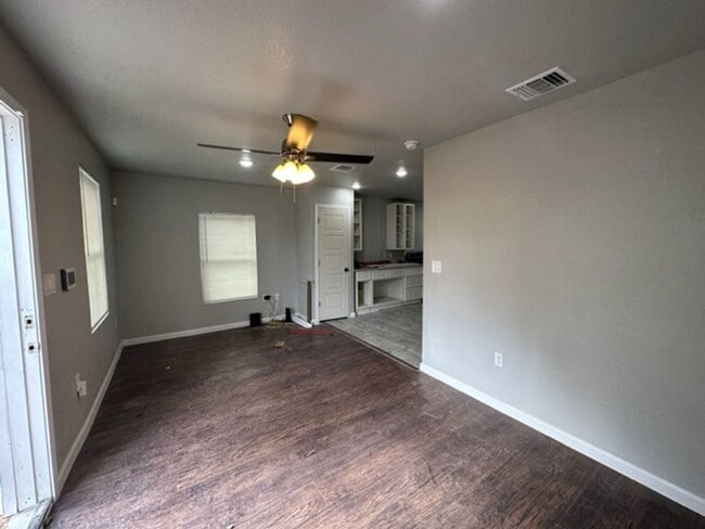 Building Photo - 2925 Tampico St