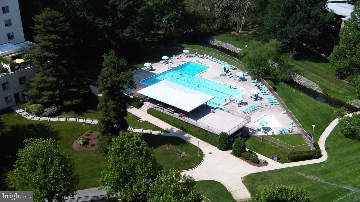 Foto principal - 10201 Grosvenor Pl