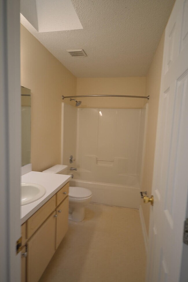 431 Bridgewater Ct, Mary Esther, FL 32569 House Rental in Mary Esther