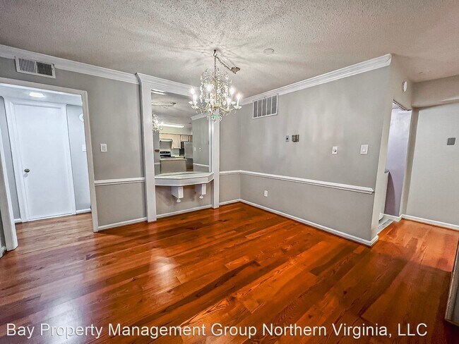 Foto del edificio - 2 br, 2 bath House - 3127 Patrick Henry Dr...