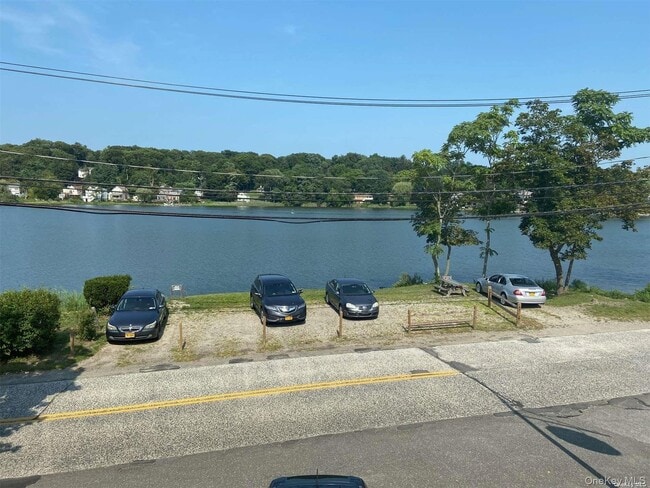 Building Photo - 51 Centershore Rd